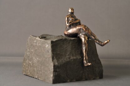 Bronzefigur af kvinde.