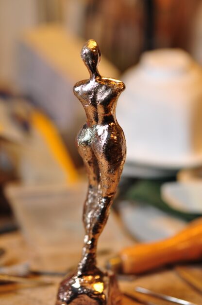 Kvinde - bronzefigur