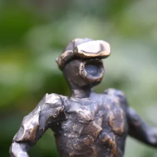 VR Mand - Bronzefigur af Bo Kalvslund