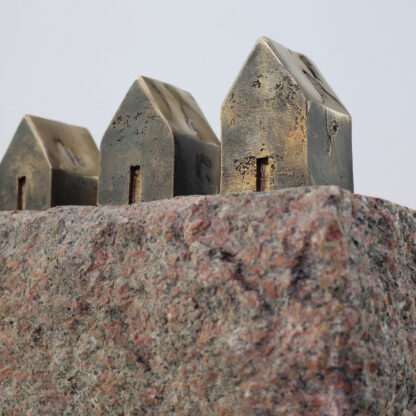 Husene ved havet - Bronzeskulptur af Bo Kalvslund