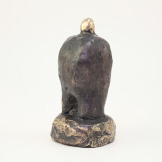 Grounded - Bronzefigur af Bo Kalvslund