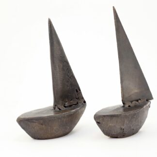 To skibe i bronze - Bronzeskulpturer af Bo Kalvslund