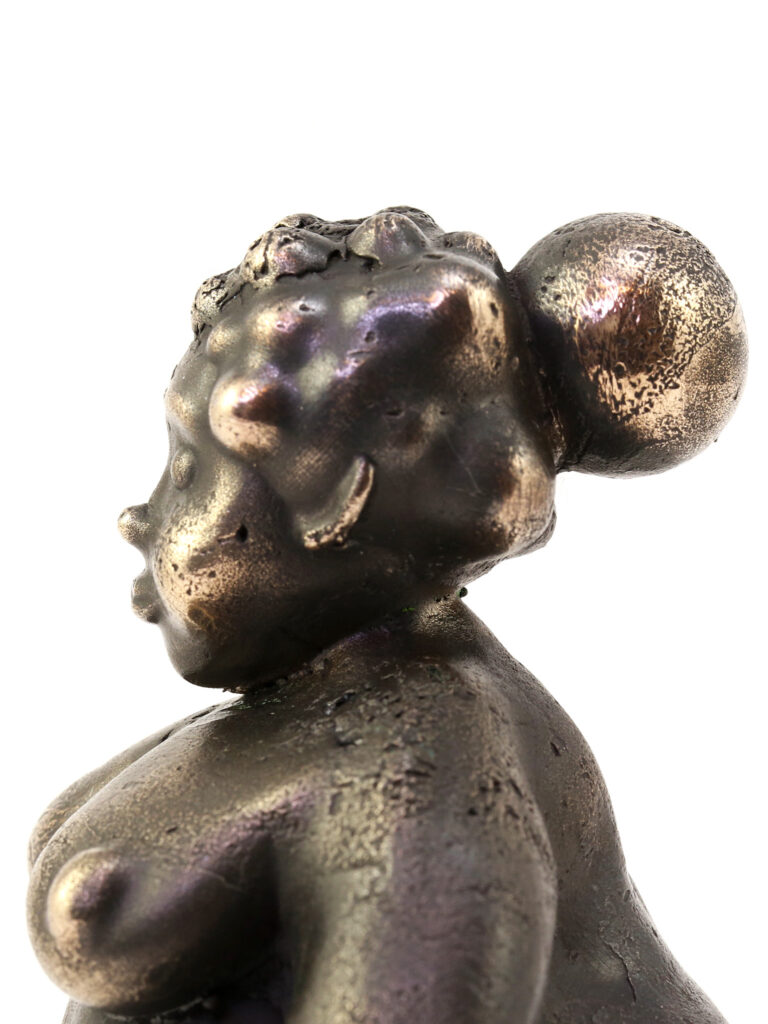 Kvindefigur - Bronzeskulpturer af Bo Kalvslund