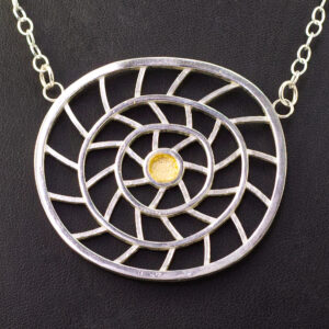 Vedhæng i sølv og bladguld - Bo Kalvslund