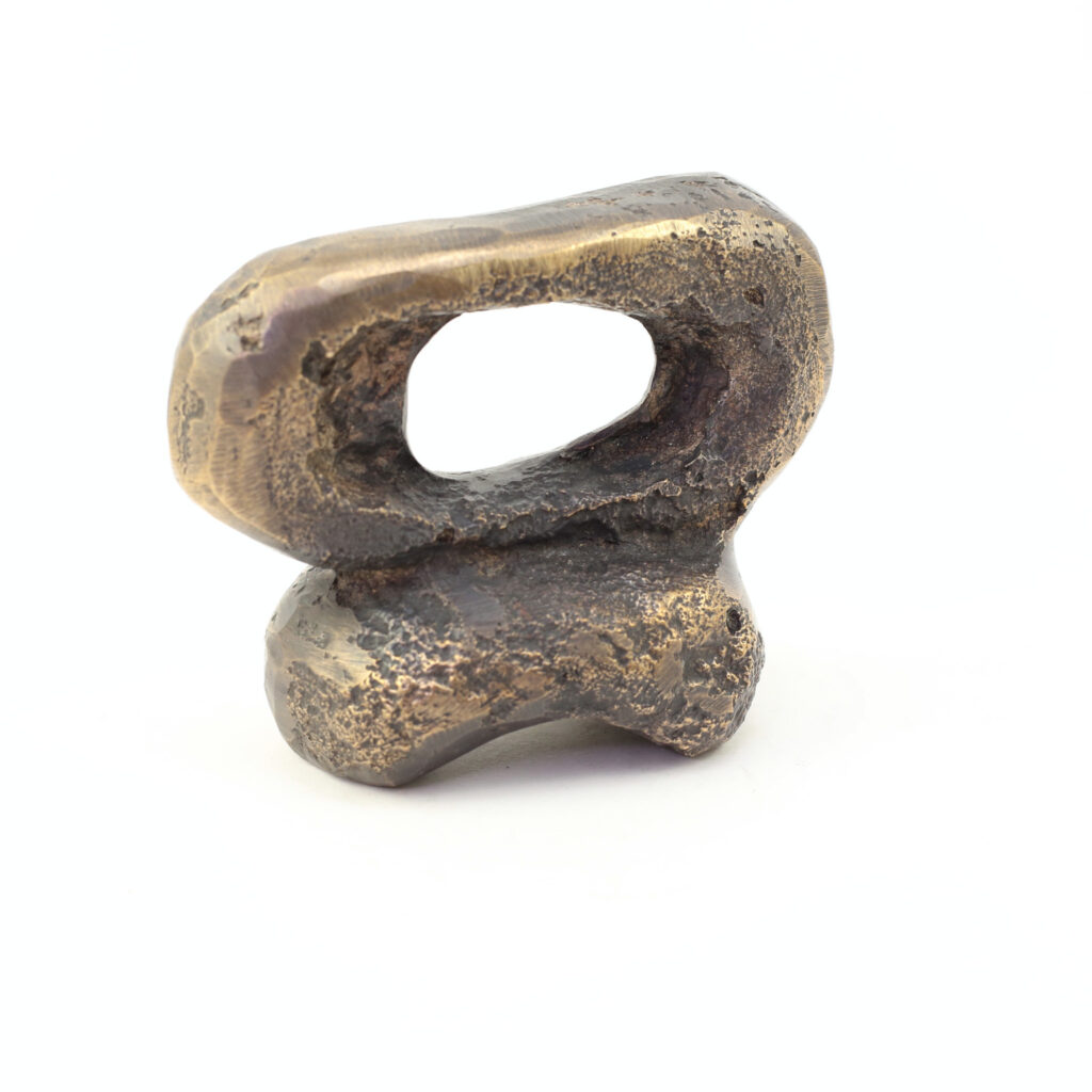 Abstrakt skulptur i bronze