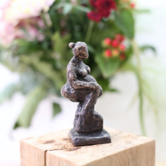 Kvinde der hviler - bronzefigur